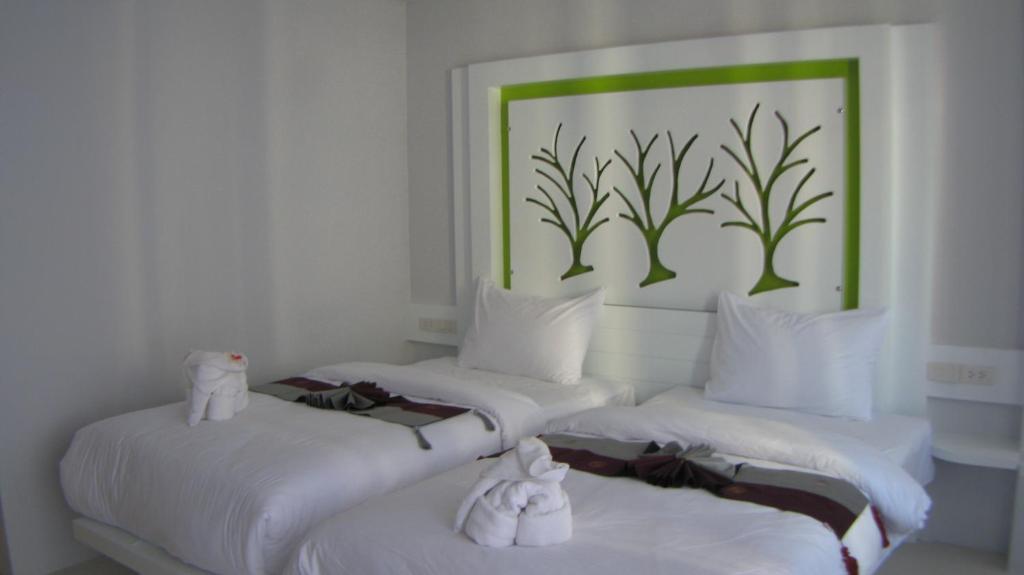 The Silk Hill Hotel Patong Room photo