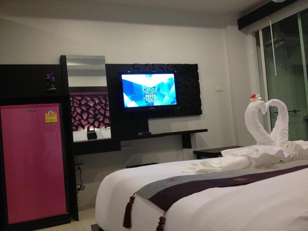 The Silk Hill Hotel Patong Room photo
